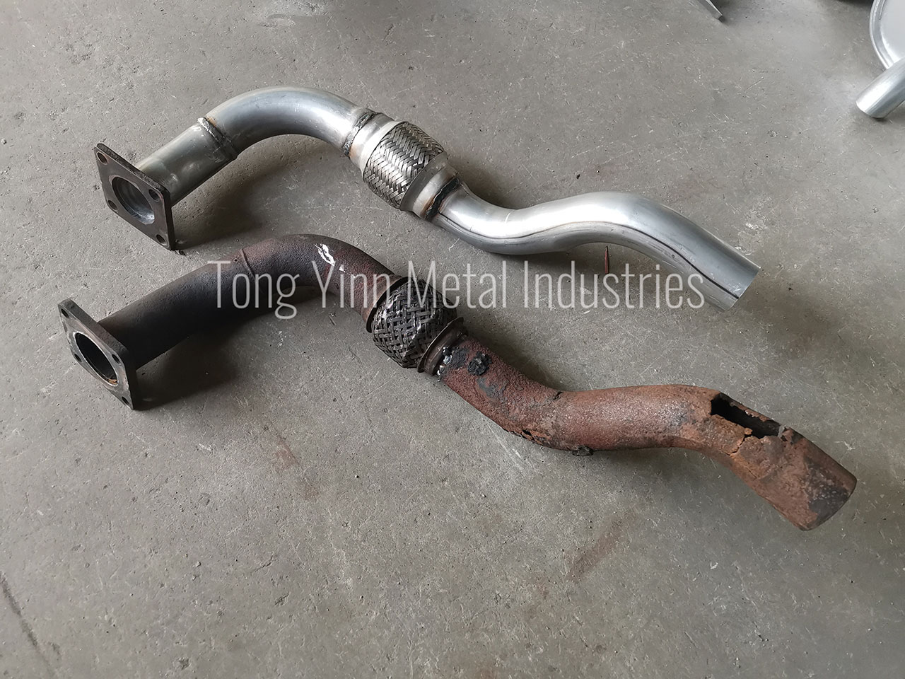 Forklift engine pipe with flange