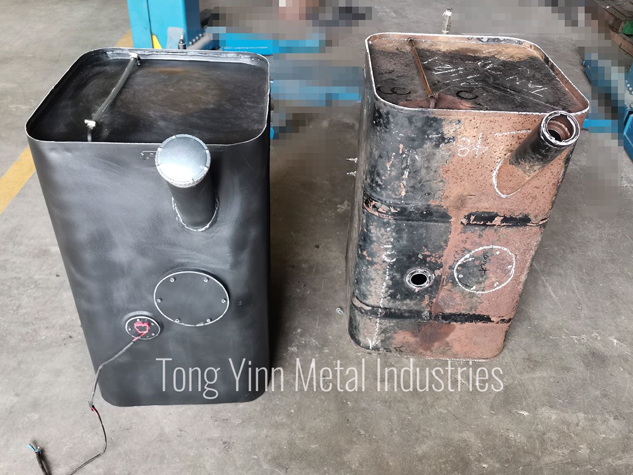 Genset diesel fuel tank with cleaning port